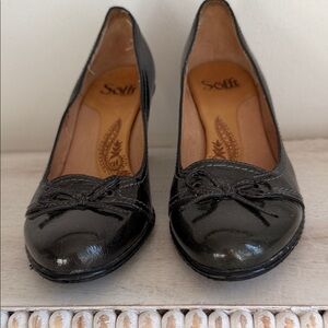 Sofft Green Patent Leather Bow-Accent. No original box. Size 7.